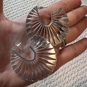 Kendra Scott Deanne Sunburst hoop earrings NWOT